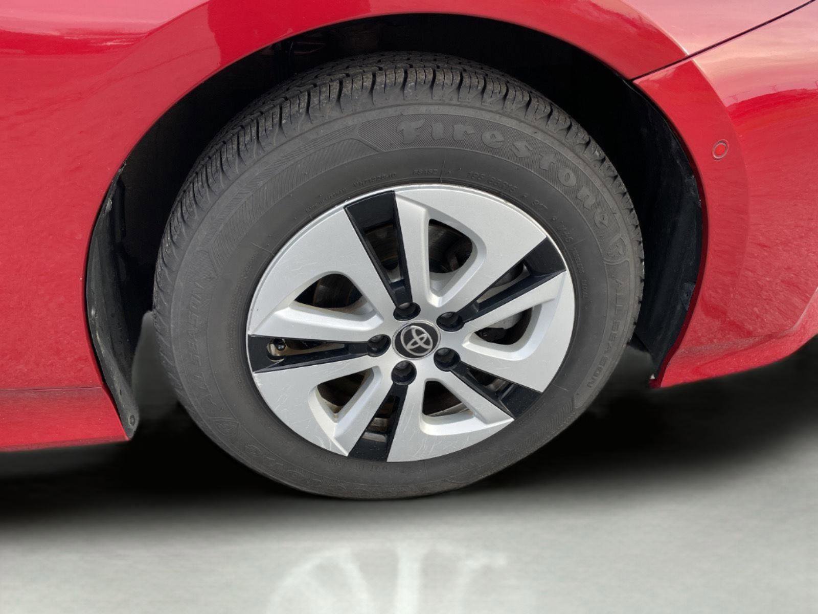 Used 2018 Toyota Prius Three image 9