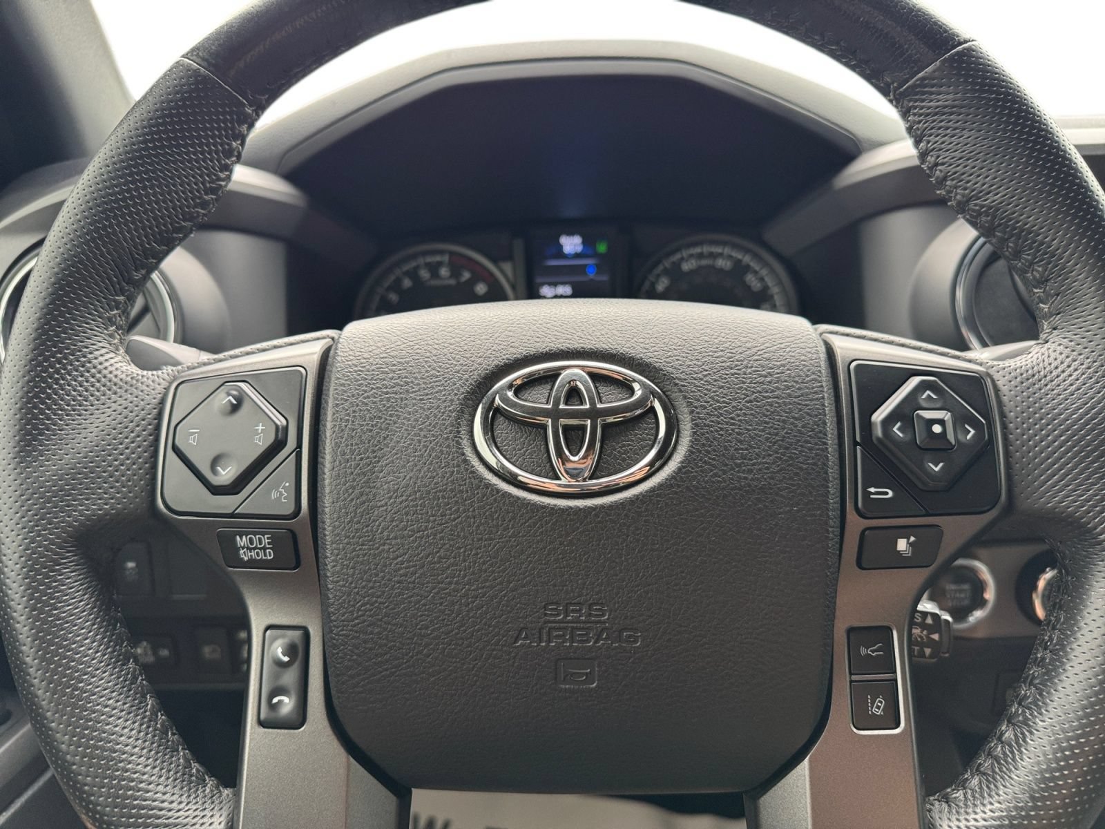 Used 2021 Toyota Tacoma TRD Off-Road w/ Technology Package AWD/4WD image 16