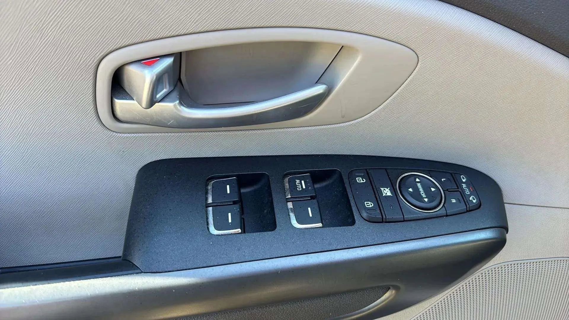 Used 2017 Kia Sedona LX image 10