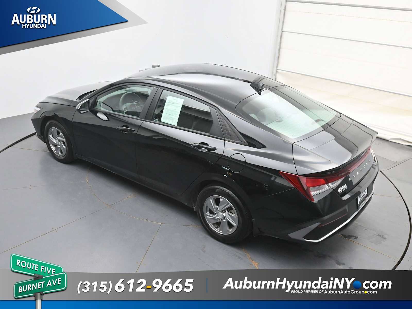 Used 2024 Hyundai Elantra SE FWD image 27