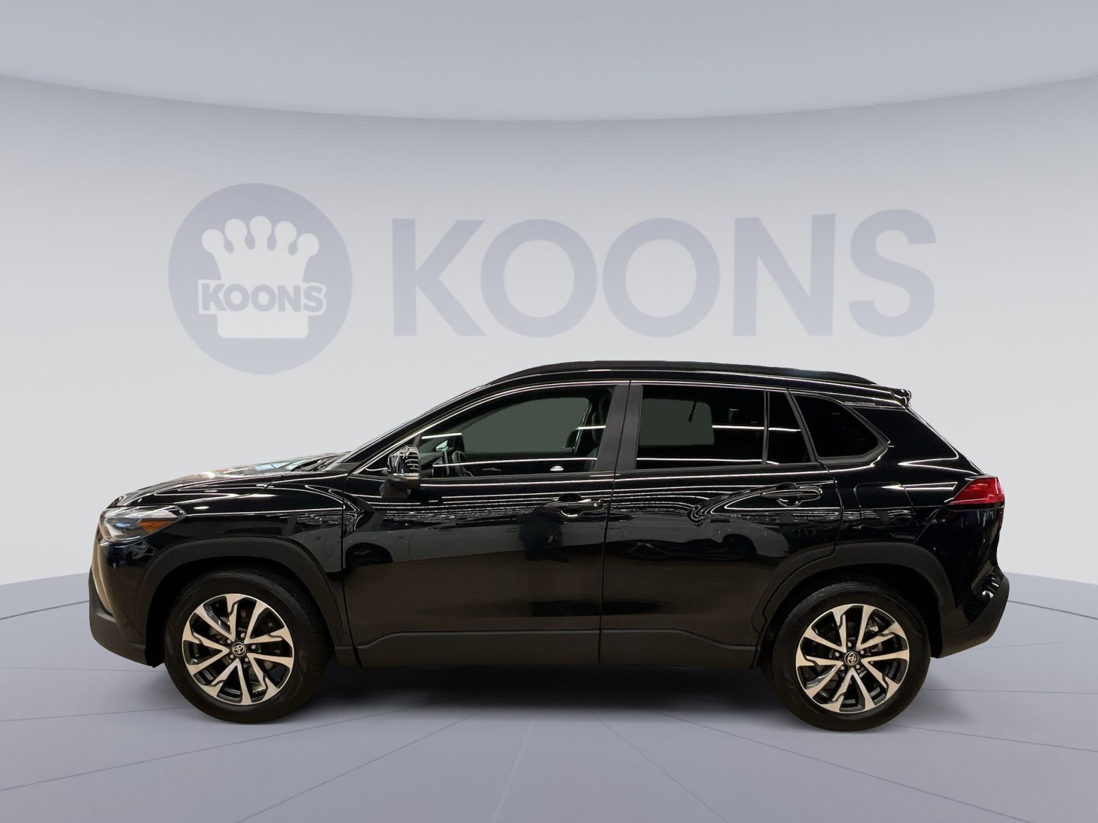 Used 2025 Toyota Corolla Cross XLE w/ Convenience Package AWD/4WD image 2