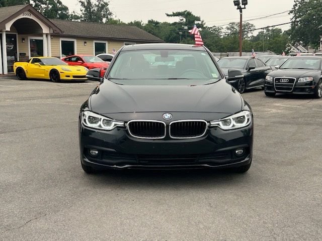 Used 2018 BMW 320i xDrive Sedan AWD/4WD image 2