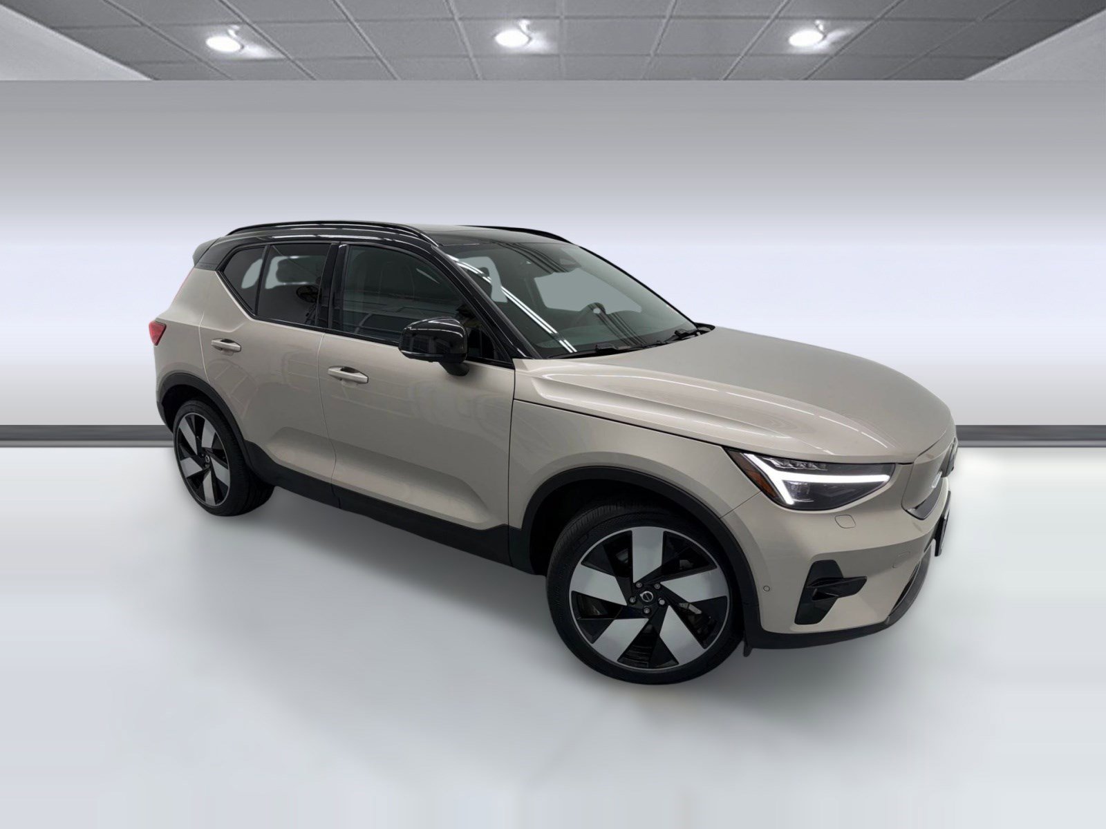Used 2024 Volvo XC40 Recharge Ultimate w/ Protection Package Premier image 6