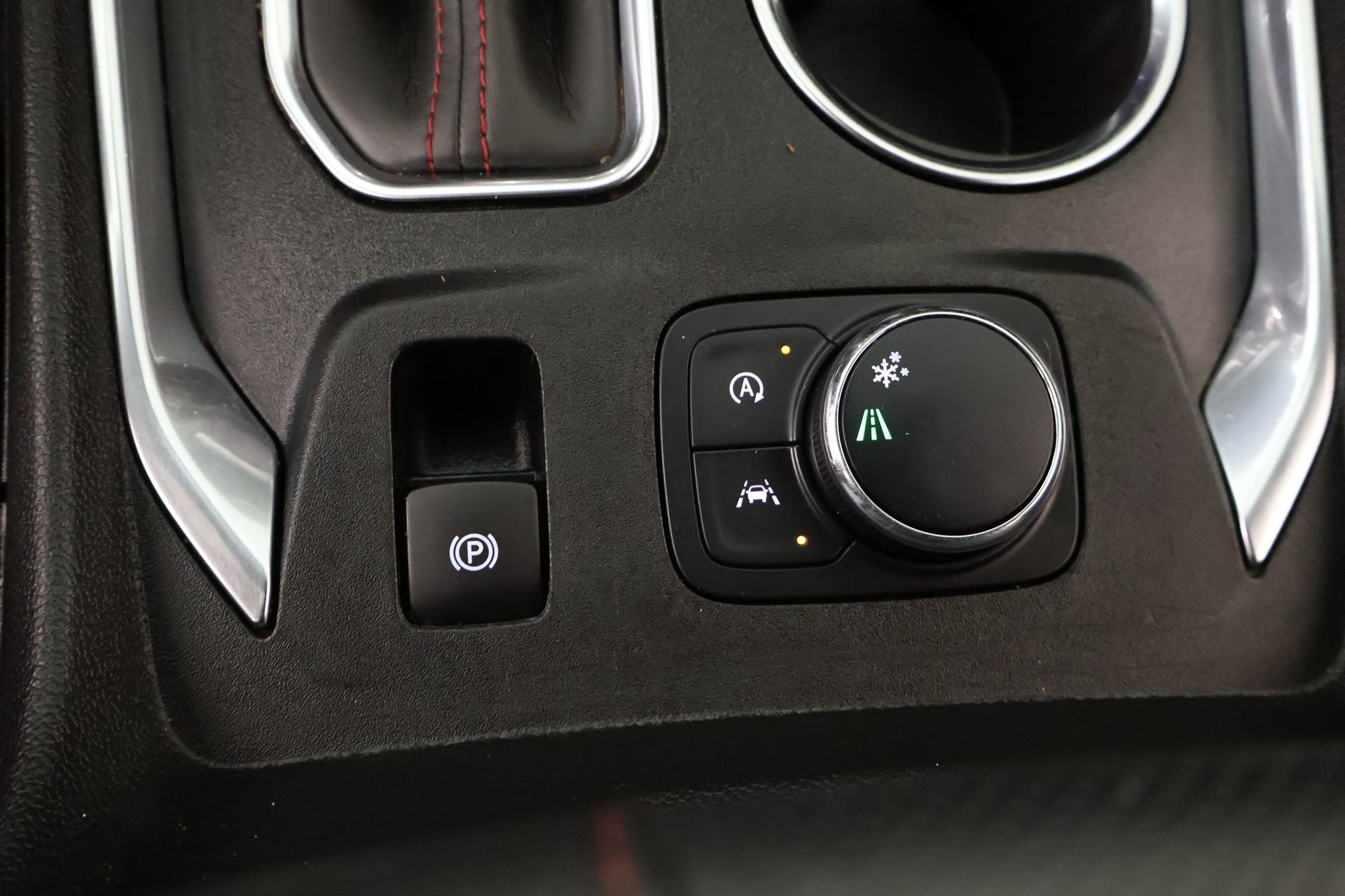 Used 2023 Chevrolet Traverse RS image 9