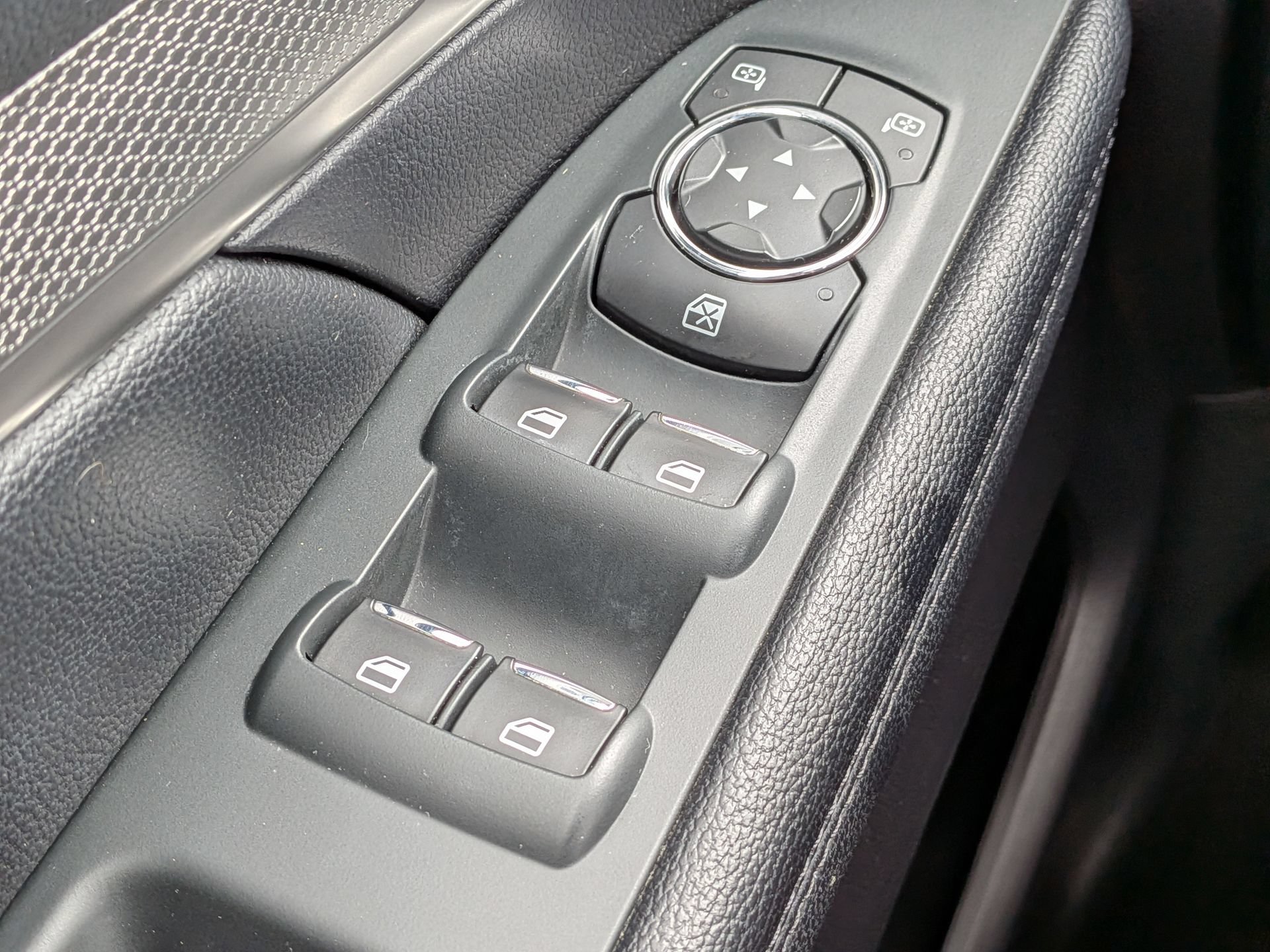 Used 2019 Ford Explorer XLT FWD image 25