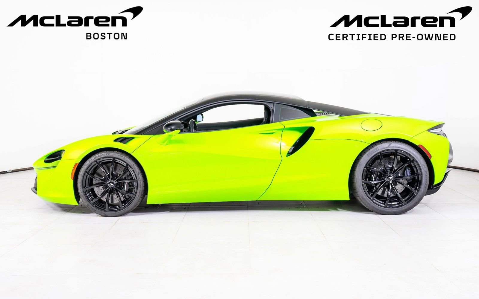 Used 2024 McLaren Artura RWD image 2