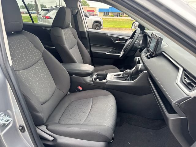 Used 2021 Toyota RAV4 XLE w/ Convenience Package FWD image 12