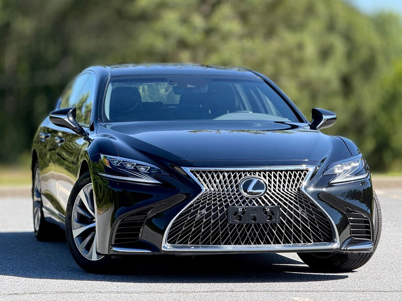 Used 2018 Lexus LS 500 AWD w/ Accessory Package (Z2) image 4