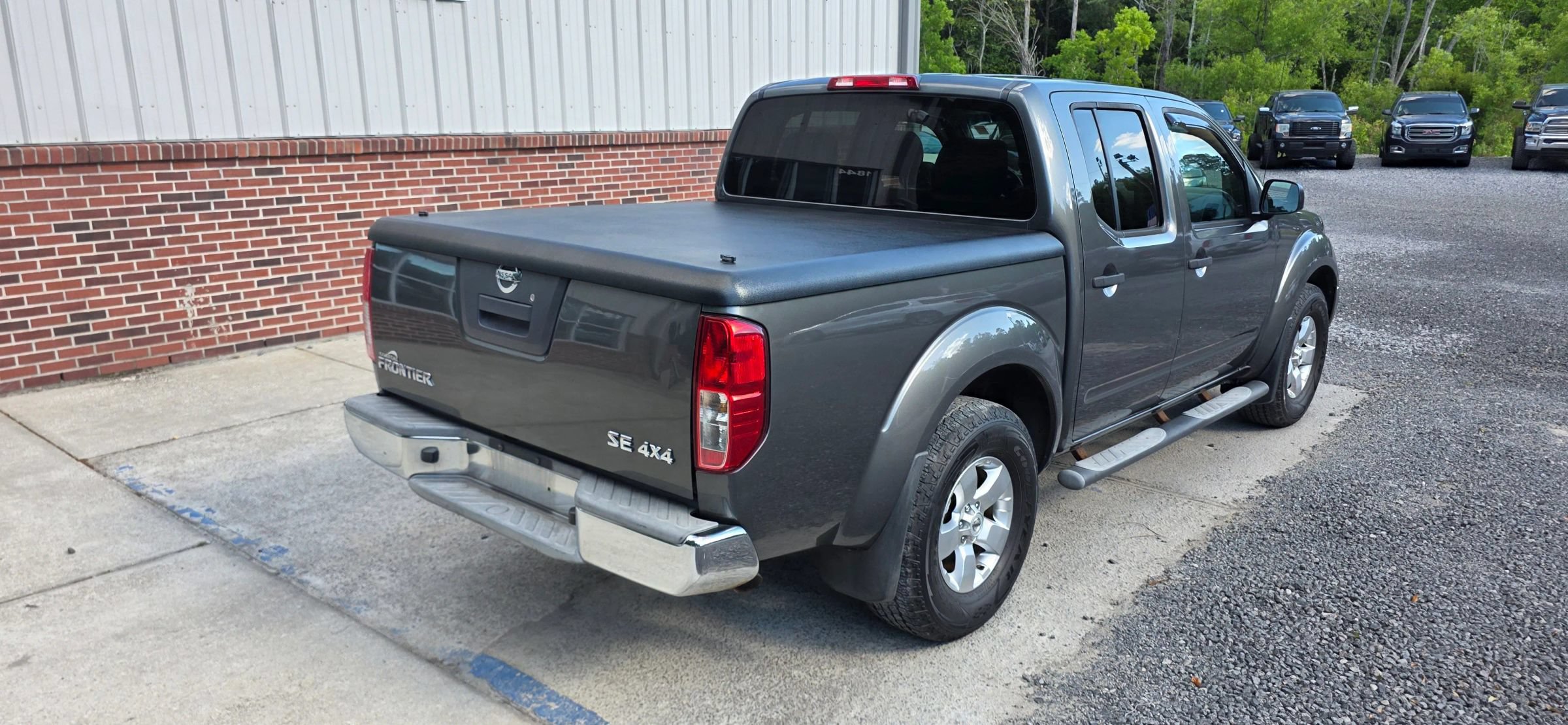 Used 2009 Nissan Frontier SE w/ SE Value Truck Pkg AWD/4WD image 6