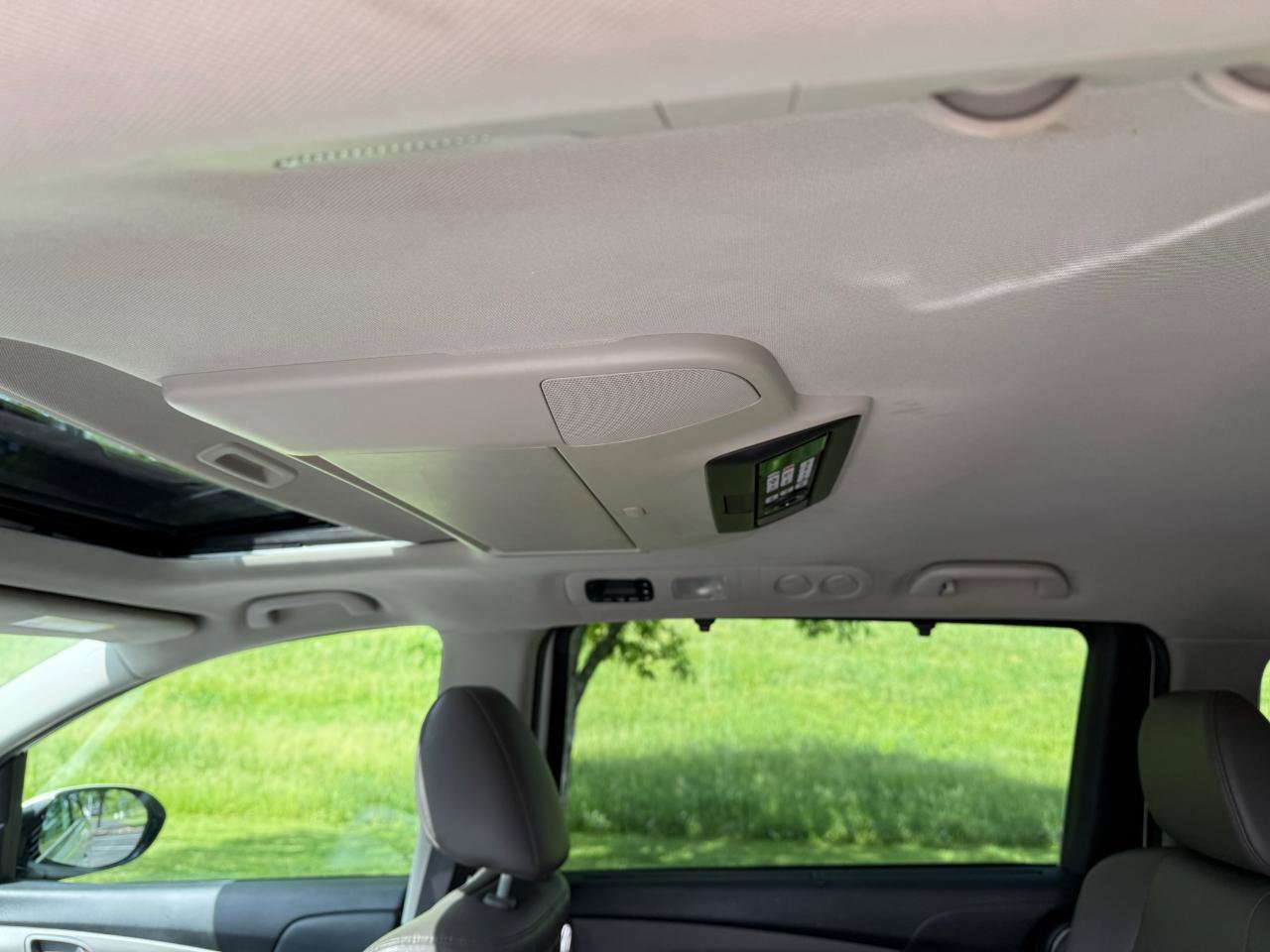 Used 2014 Honda Odyssey Touring Elite image 12