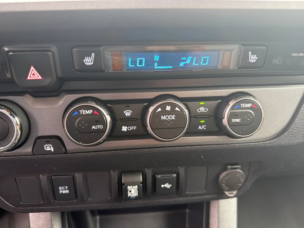Used 2020 Toyota Tacoma TRD Off-Road AWD/4WD image 18