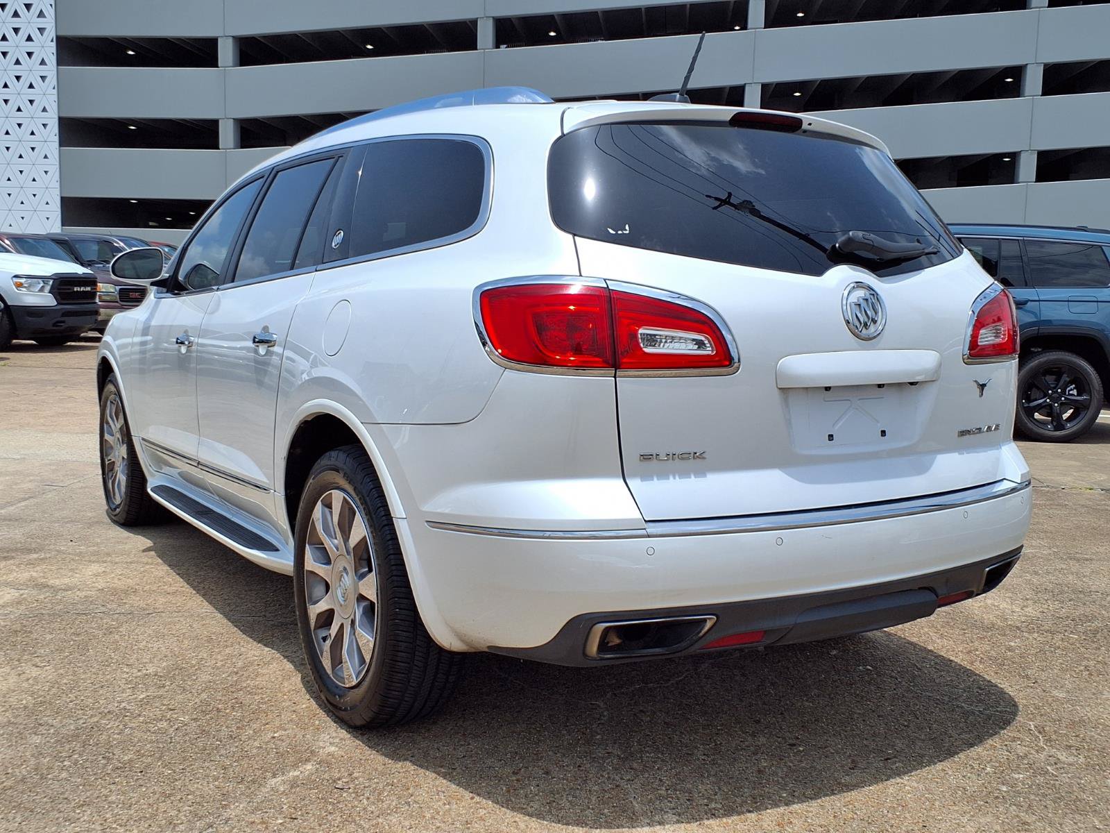 Used 2017 Buick Enclave Leather w/ Enclave Tuscan Edition FWD image 3