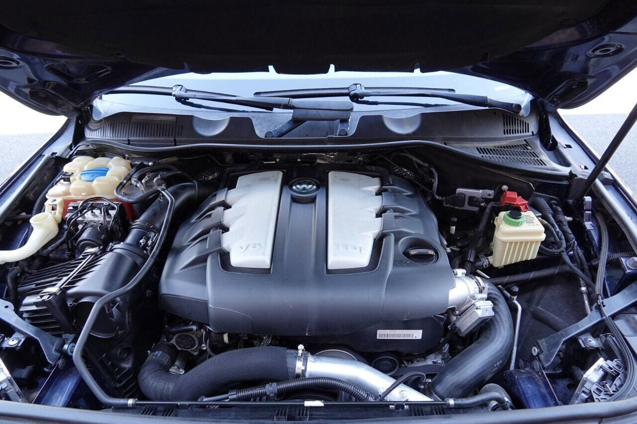 Used 2012 Volkswagen Touareg Sport image 69