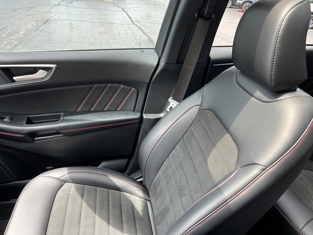 Used 2024 Ford Edge ST-Line w/ Cold Weather Package image 18