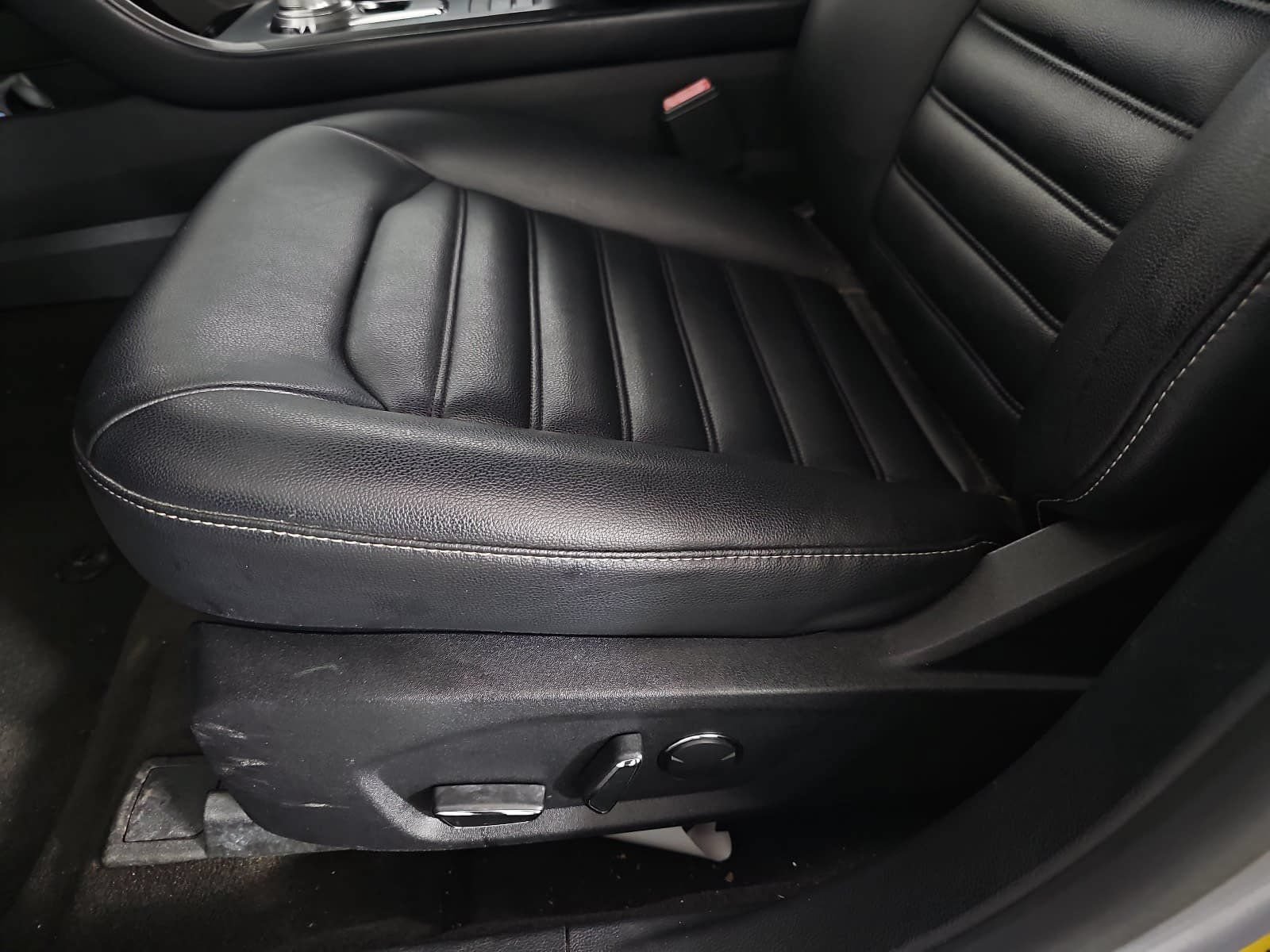Used 2020 Ford Fusion SEL FWD image 25