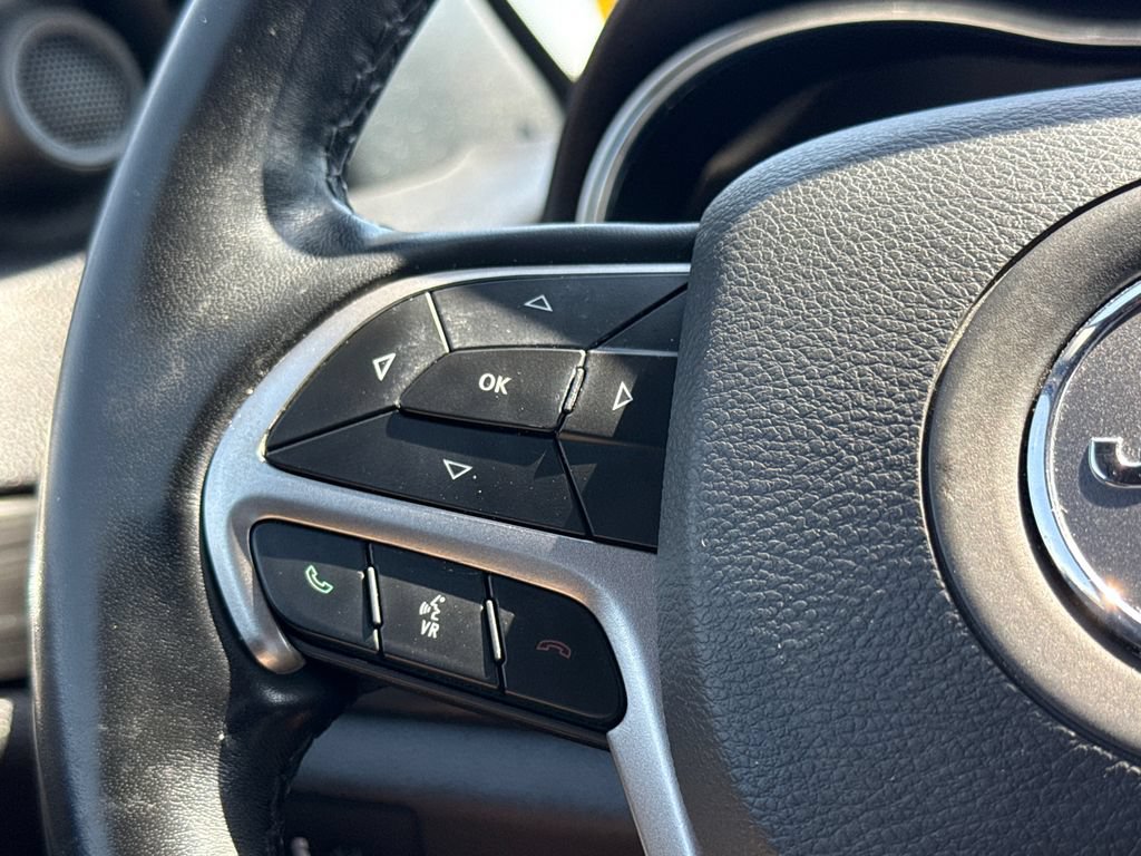 Used 2022 Jeep Grand Cherokee Laredo X RWD image 28
