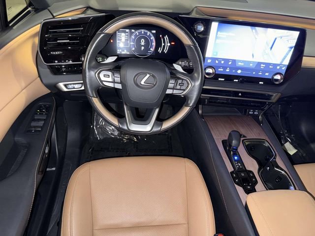 Used 2023 Lexus RX 350 Premium w/ Accessory Package AWD/4WD image 4