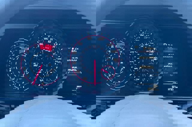 Used 2023 Hyundai Elantra SEL image 26