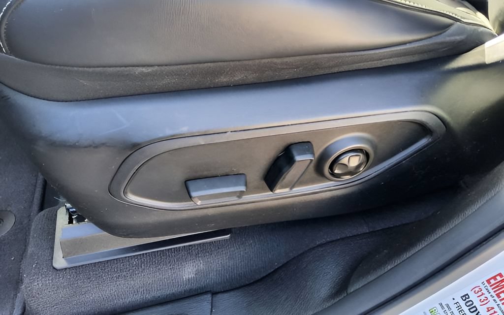 Used 2023 Jeep Grand Cherokee Altitude AWD/4WD image 25