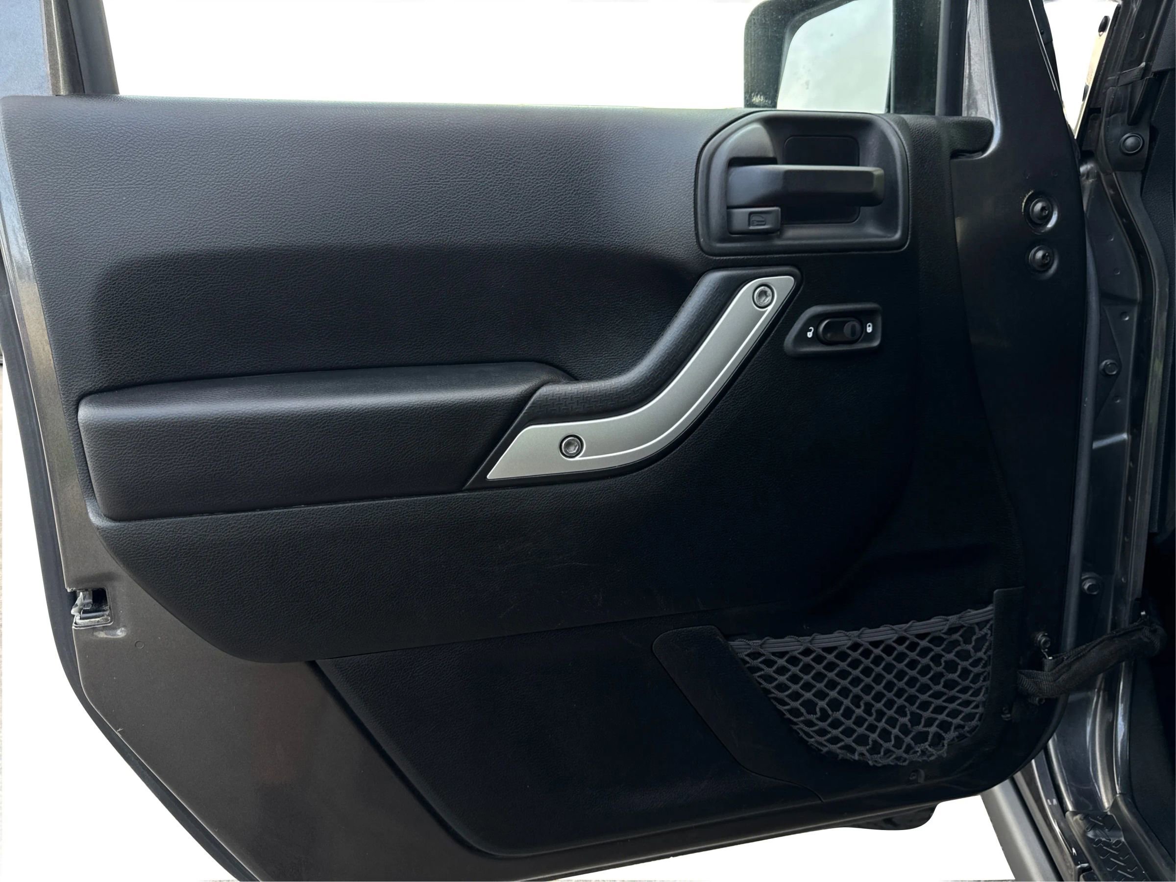 Used 2017 Jeep Wrangler Unlimited Rubicon w/ Connectivity Group image 21