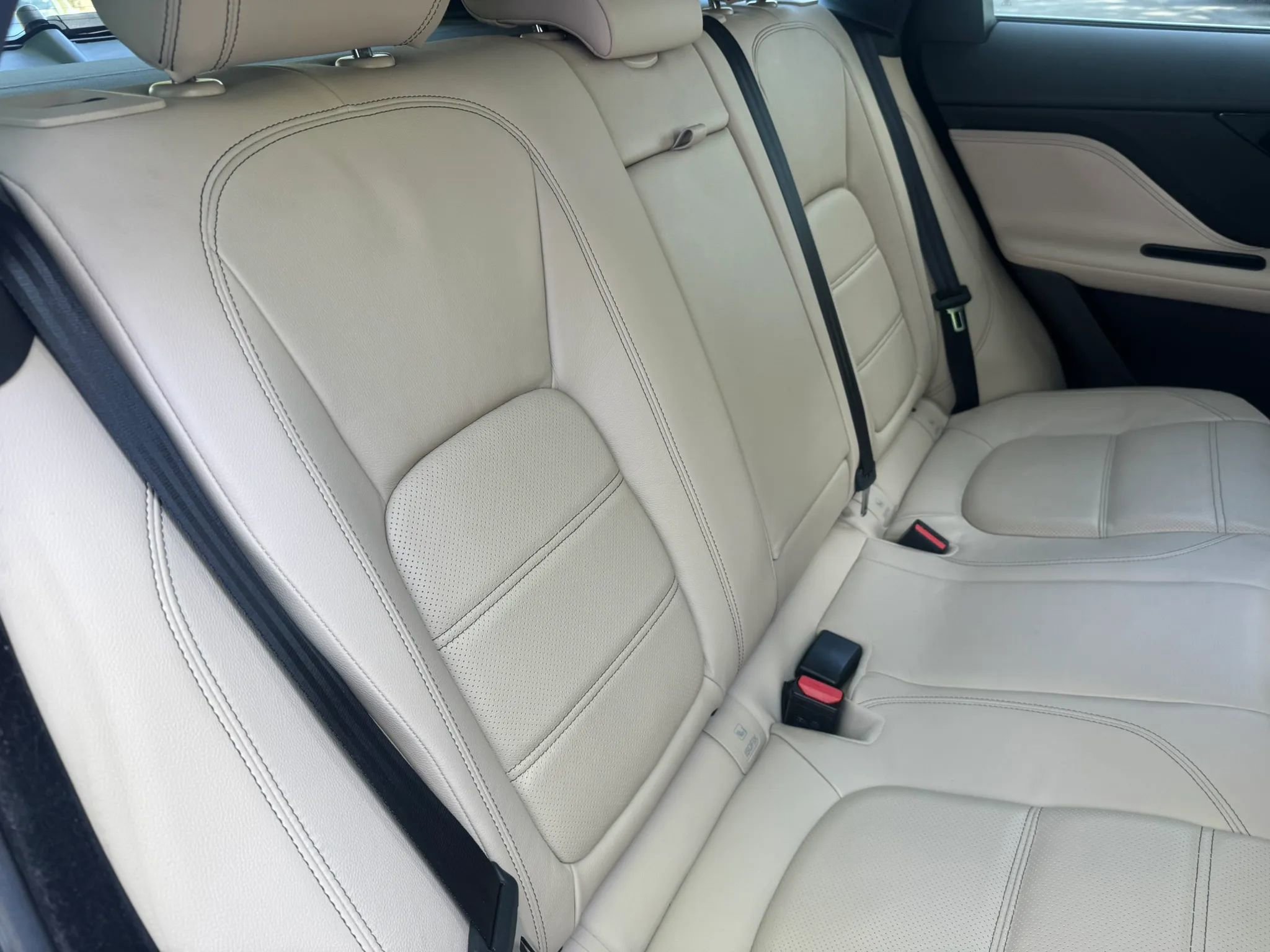 Used 2017 Jaguar F-PACE Prestige image 26
