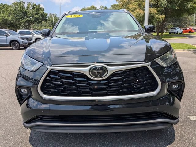 Used 2022 Toyota Highlander XLE FWD image 3