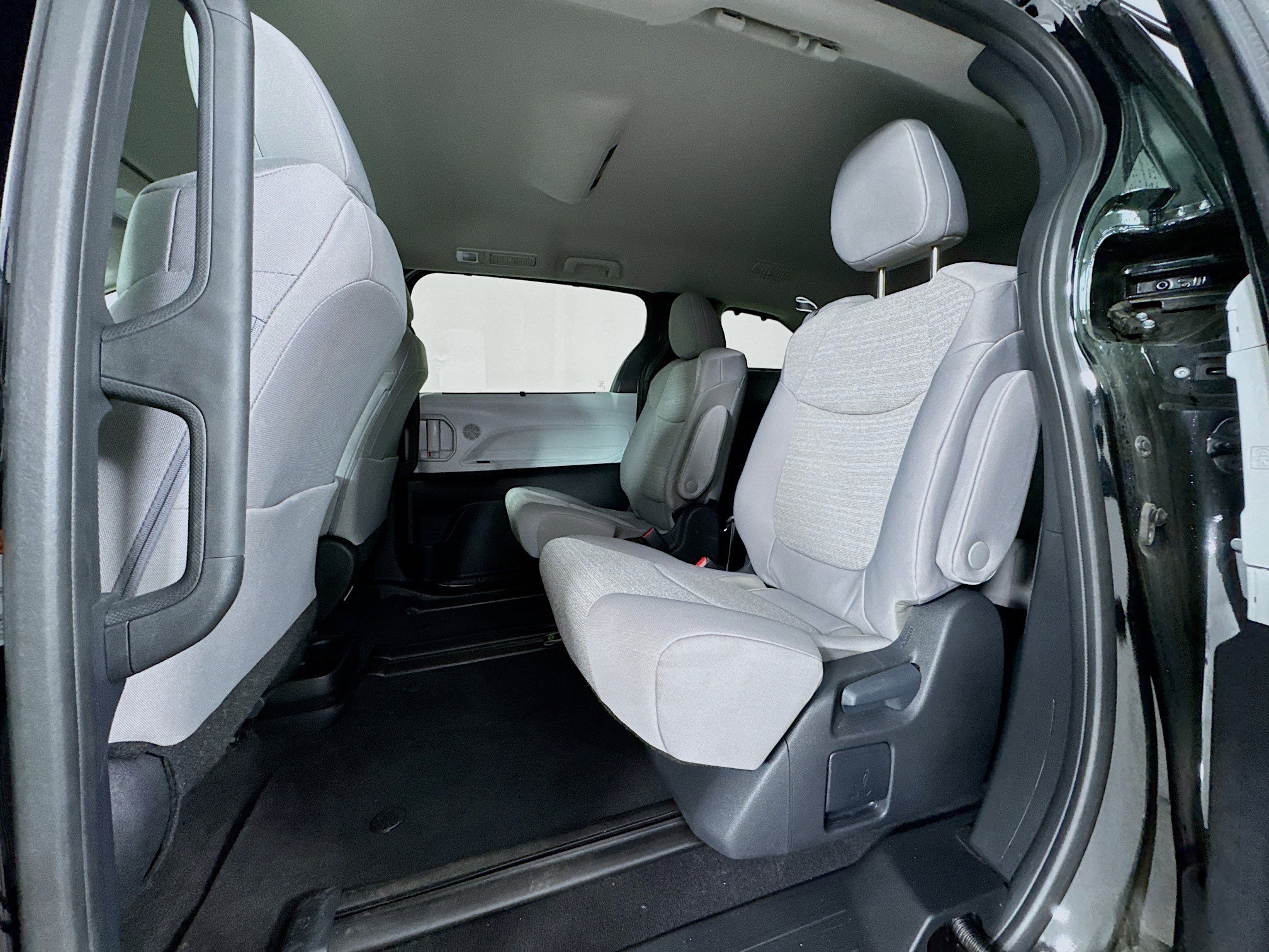 Certified 2026 Toyota Sienna LE FWD image 22