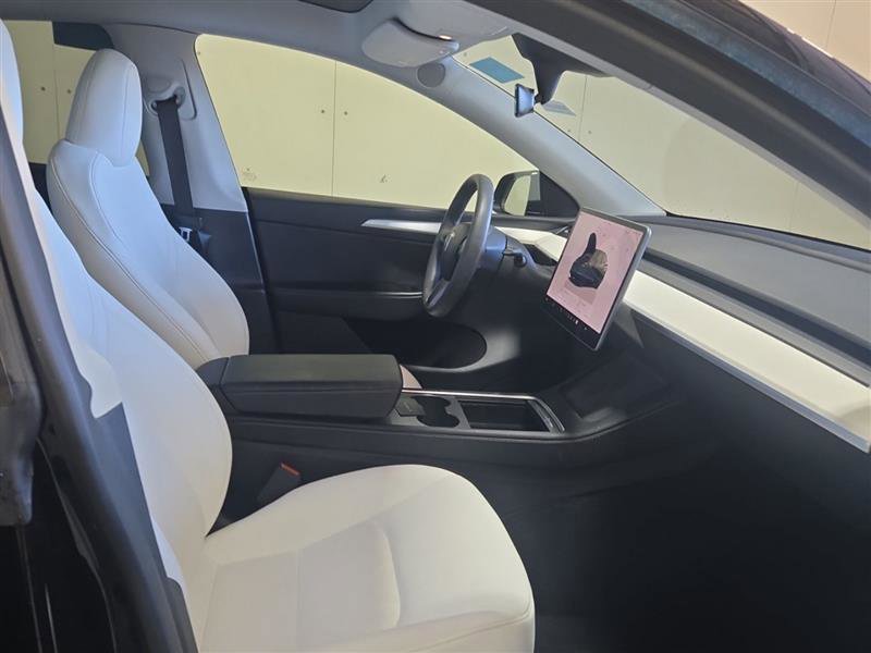 Used 2023 Tesla Model Y Performance AWD/4WD image 3