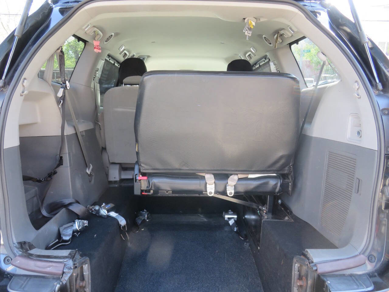Used 2018 Toyota Sienna LE FWD image 15