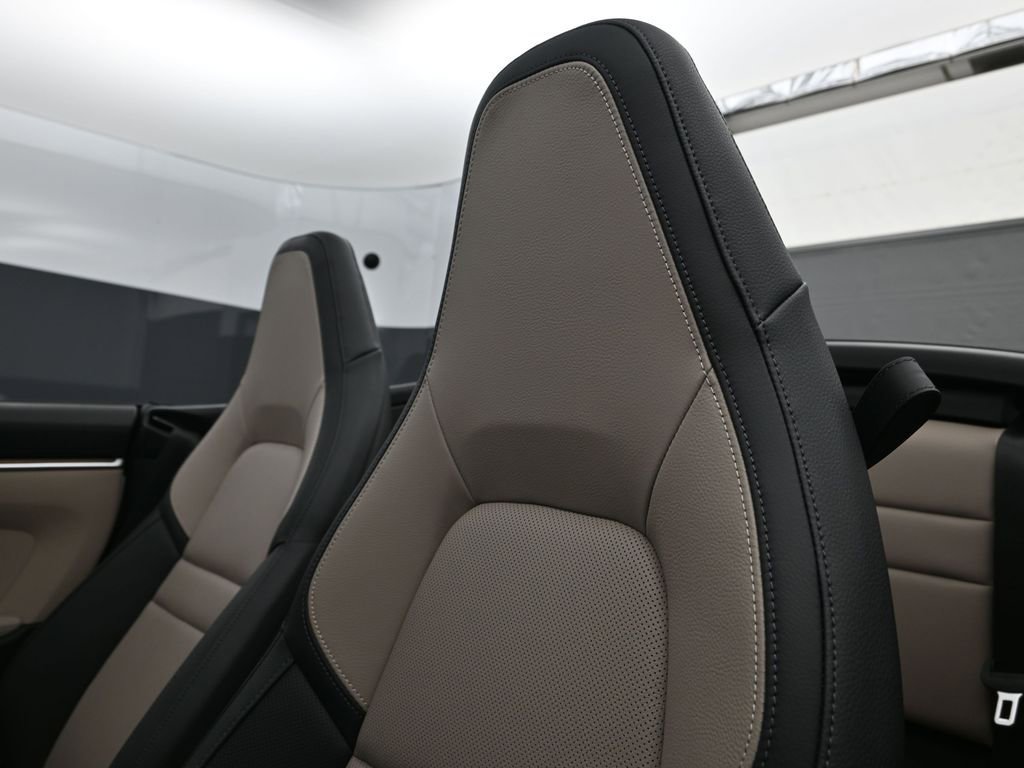Certified 2025 Porsche 911 Carrera image 16