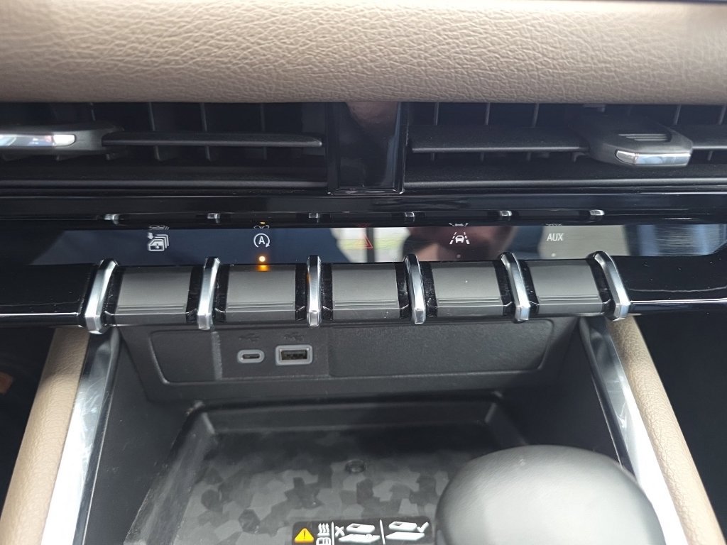 Used 2025 GMC Canyon Denali AWD/4WD image 42