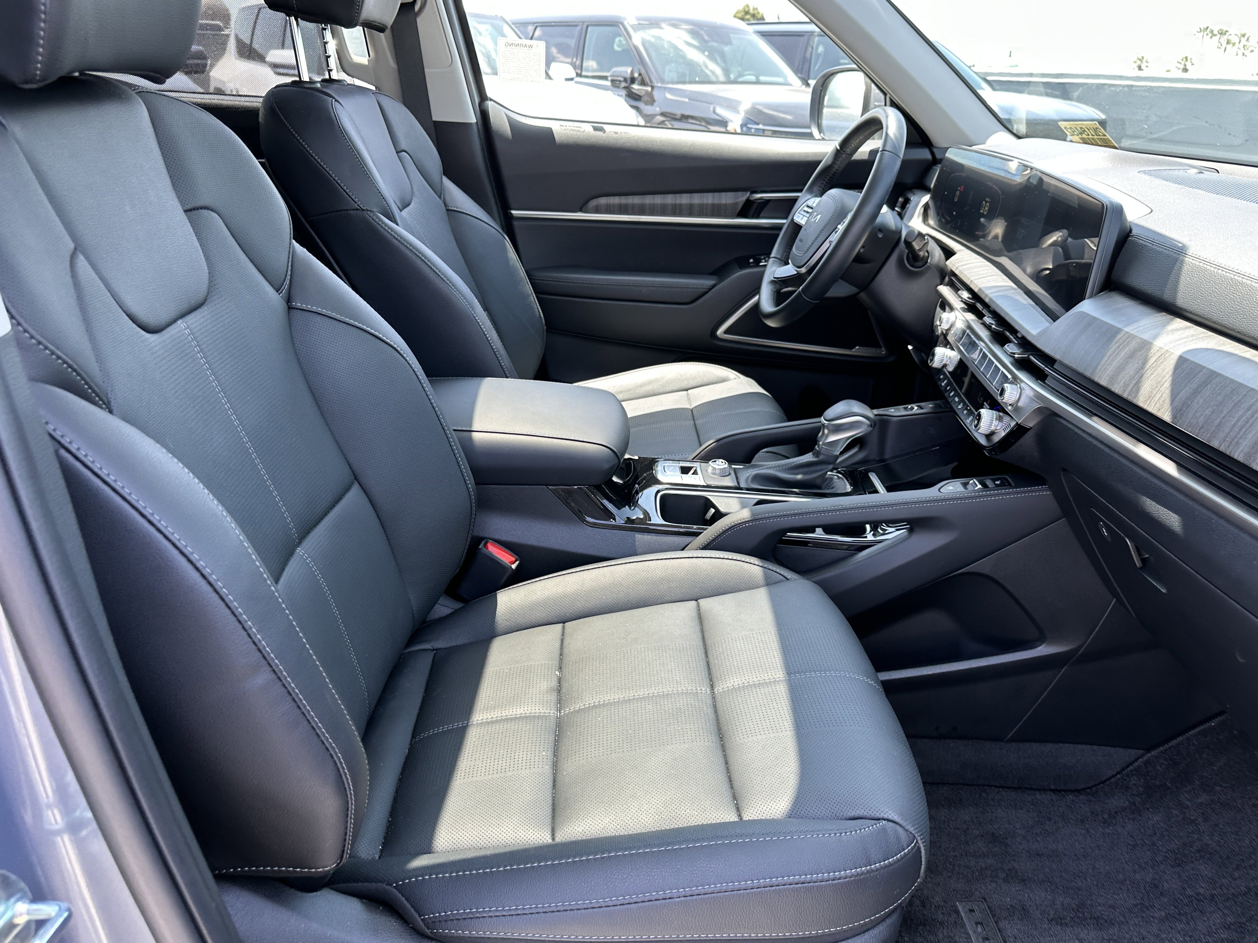Certified 2025 Kia Telluride EX FWD image 17