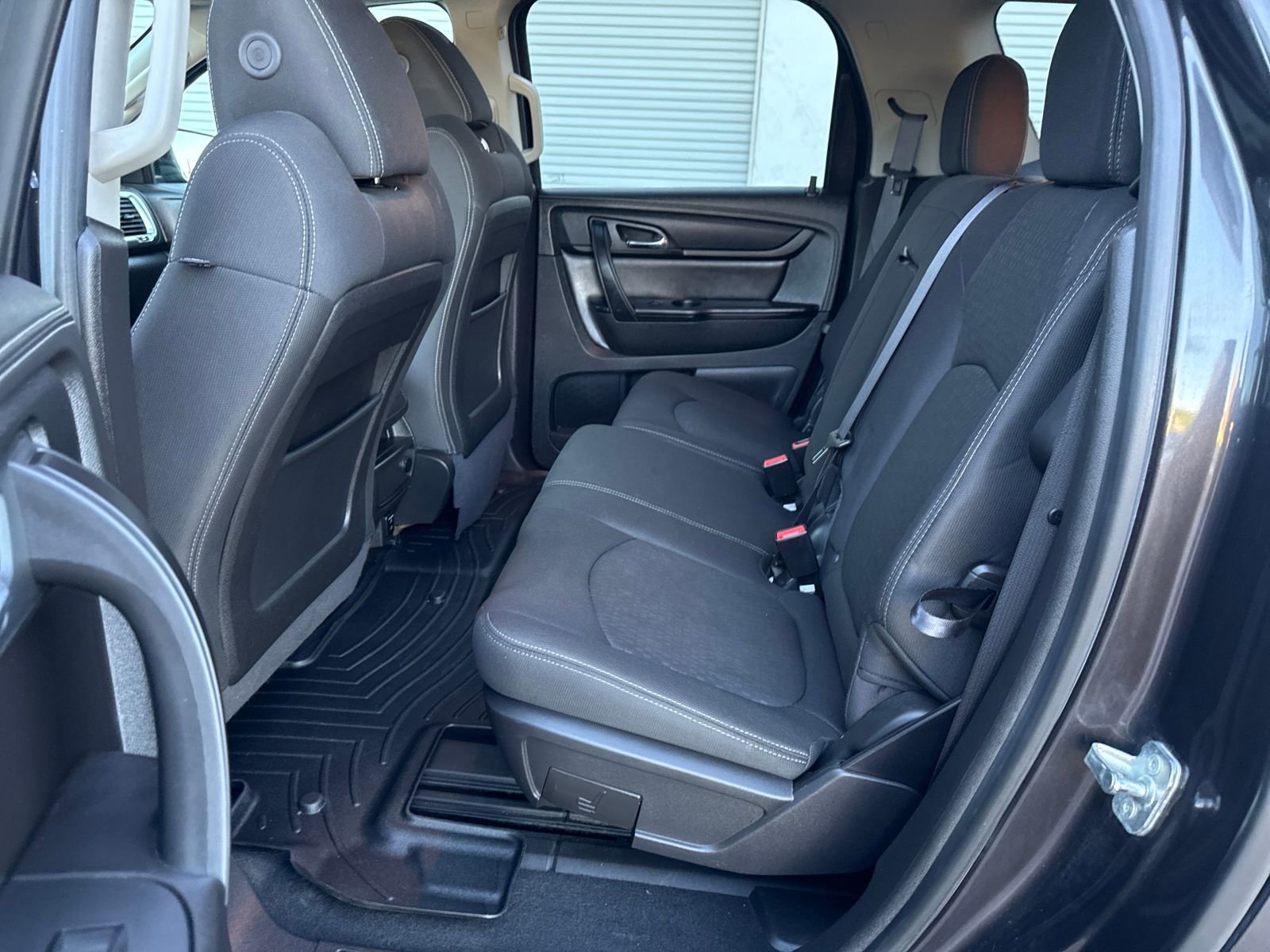 Used 2015 GMC Acadia SLE image 25