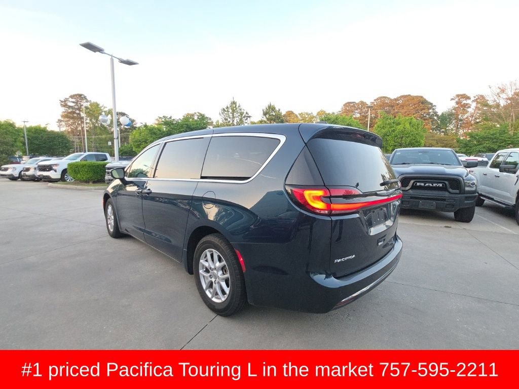 Used 2023 Chrysler Pacifica Touring-L image 6