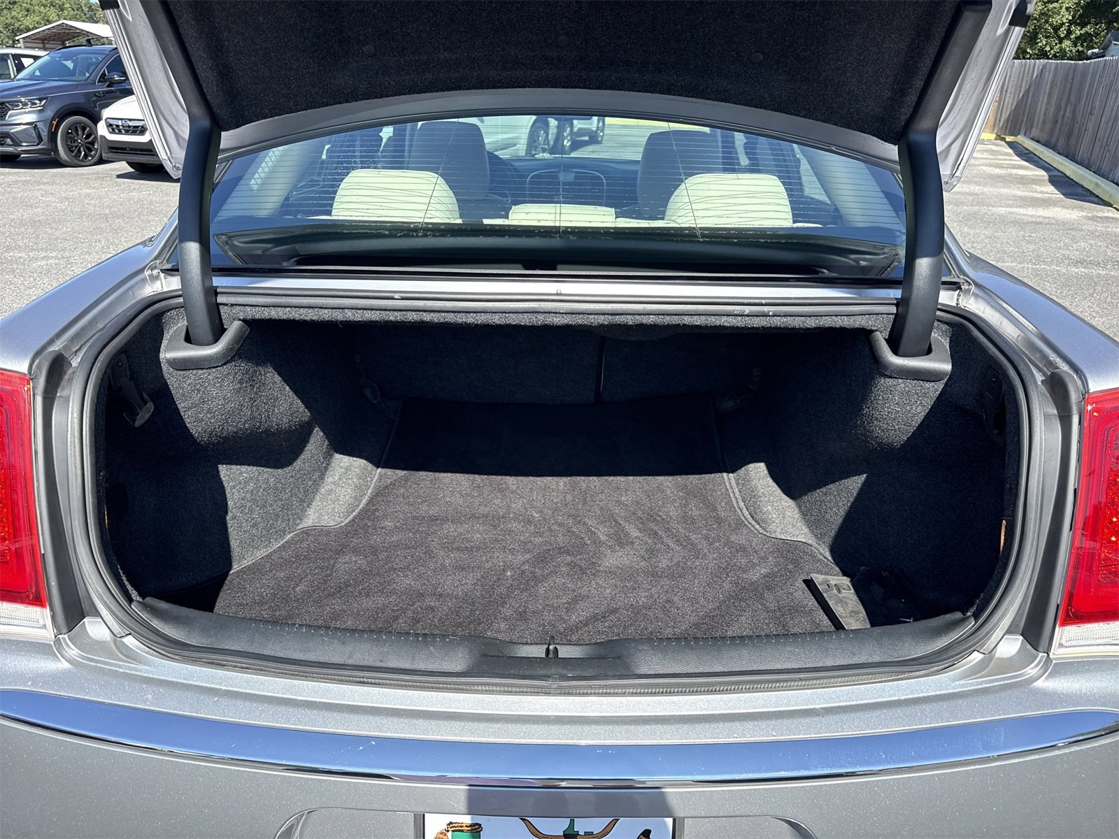 Used 2018 Chrysler 300 Limited image 29