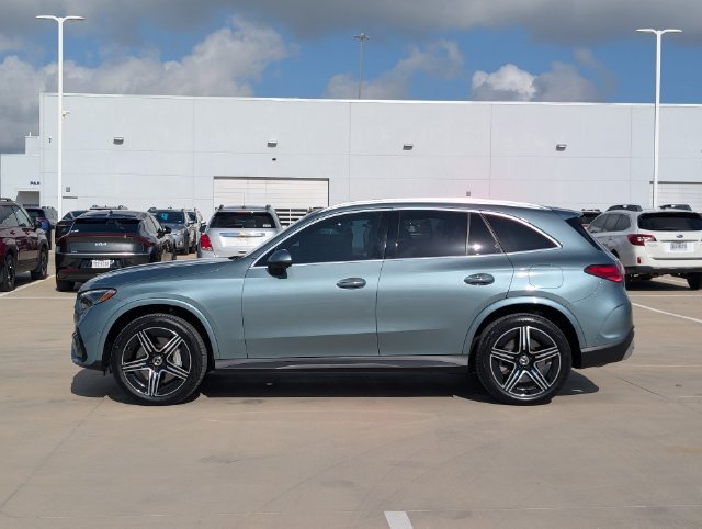 Used 2025 Mercedes-Benz GLC 350e 4MATIC image 3