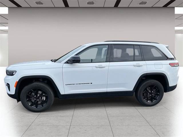 Used 2024 Jeep Grand Cherokee Altitude image 6