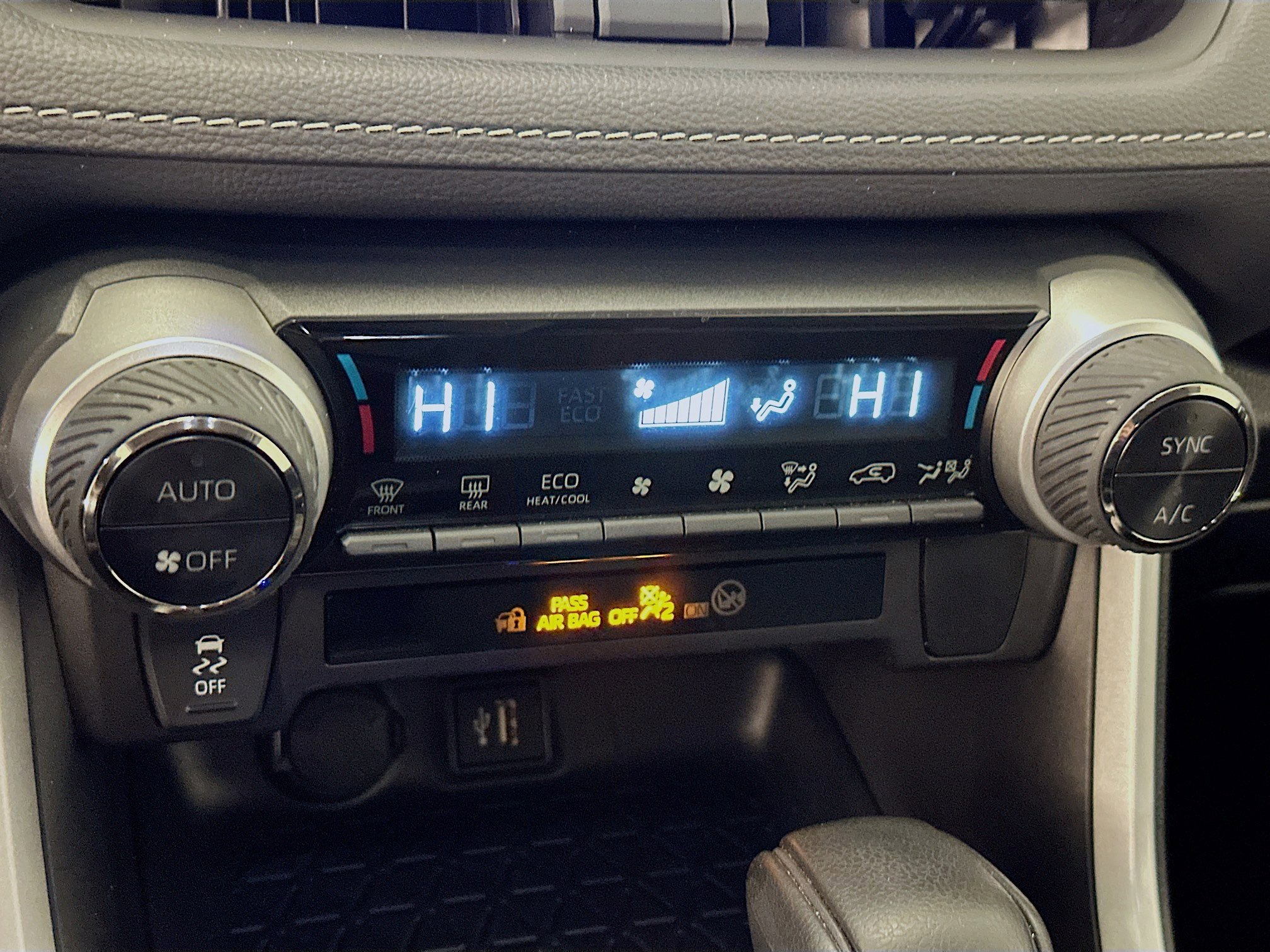 Used 2025 Toyota RAV4 XLE AWD/4WD image 24