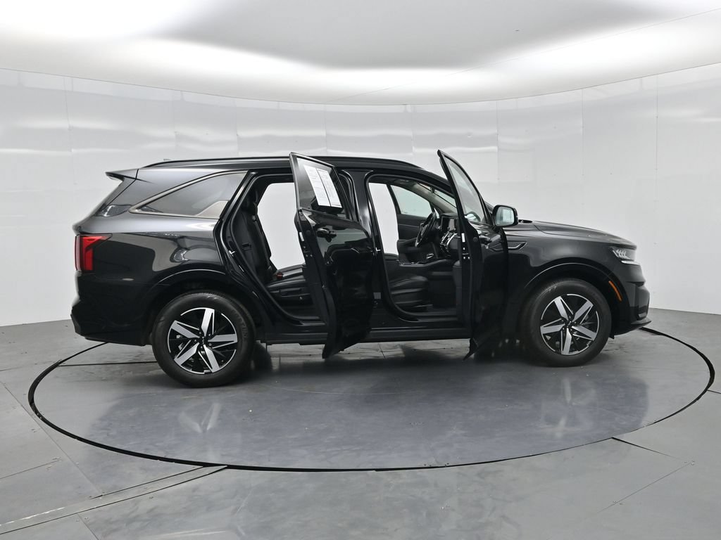 Used 2023 Kia Sorento S w/ Panoramic Sunroof Package FWD image 3