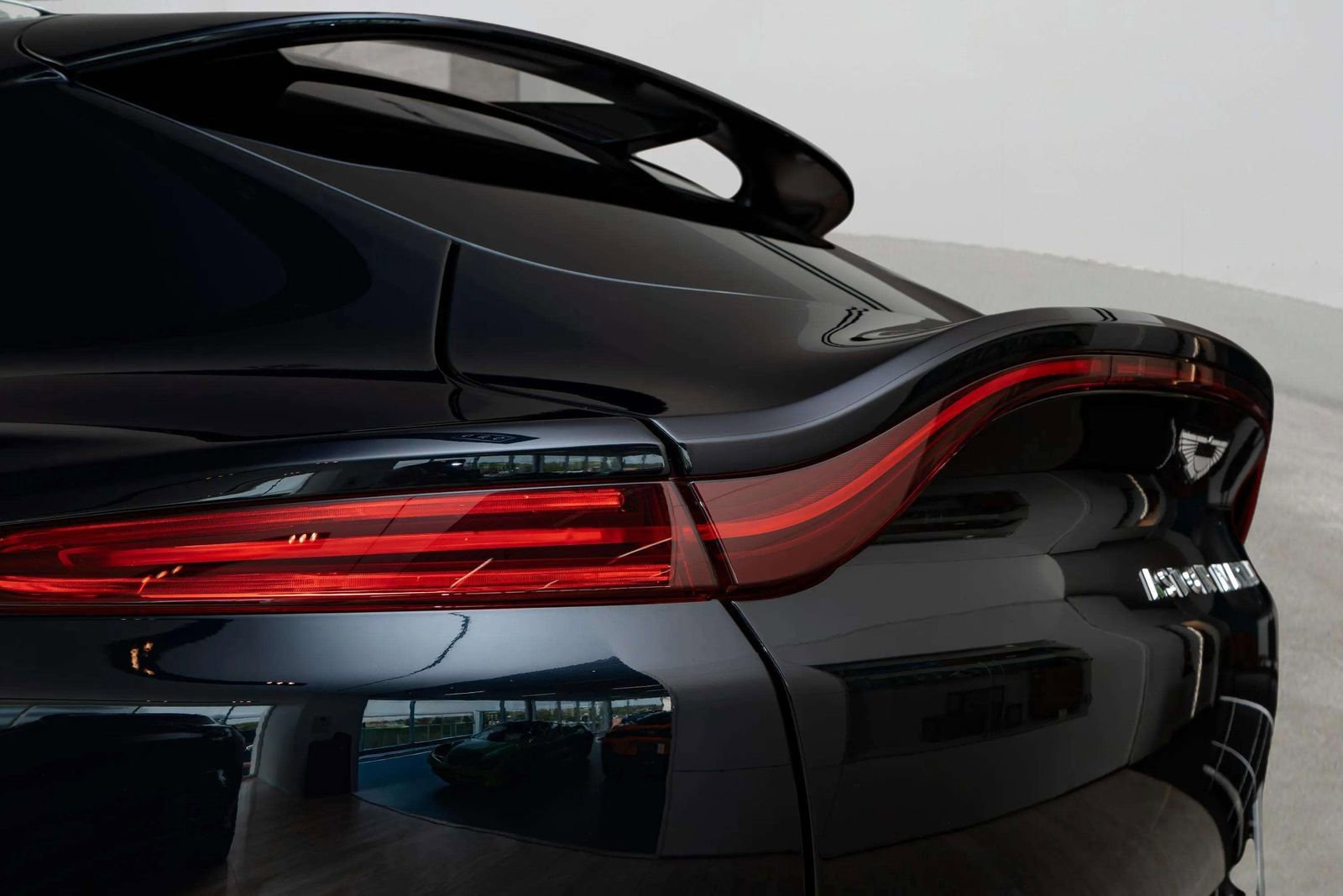 Used 2023 Aston Martin DBX AWD/4WD image 51