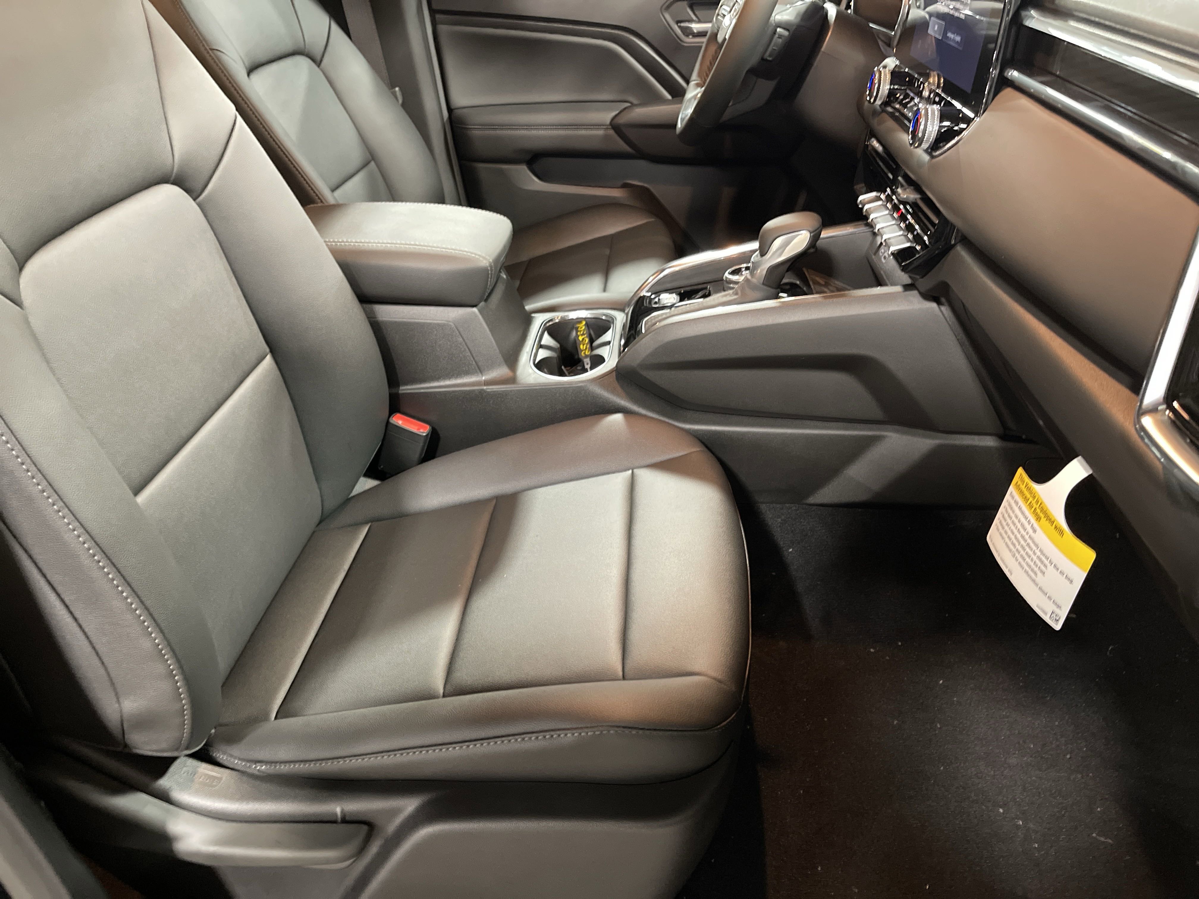 New 2025 GMC Canyon Elevation w/ Convenience Package image 15