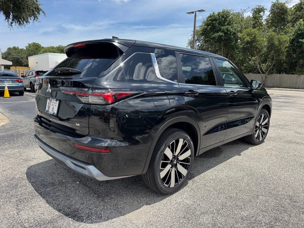New 2025 Mitsubishi Outlander SE image 8