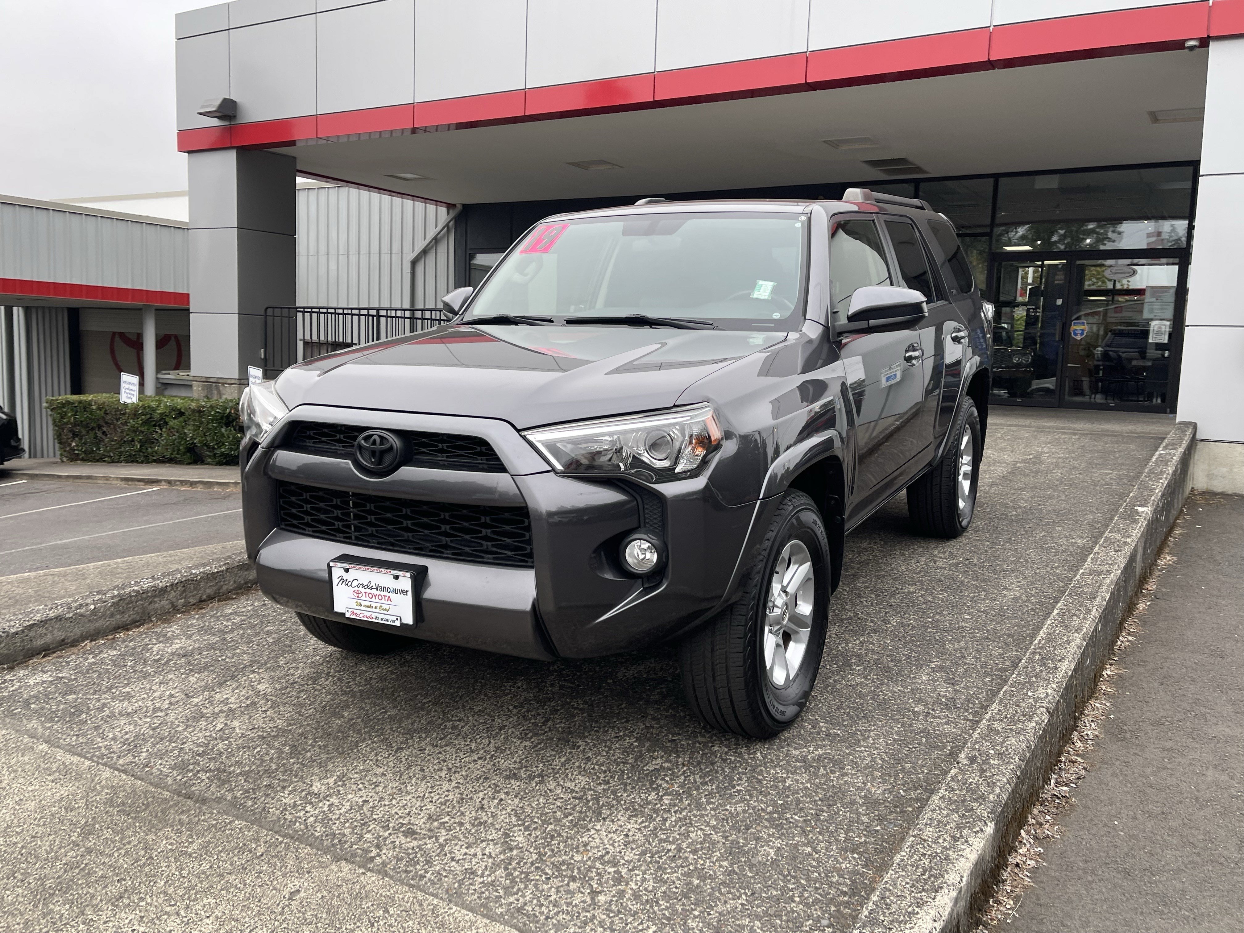 Certified 2019 Toyota 4Runner SR5 AWD/4WD image 3