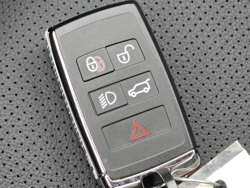 New 2025 Land Rover Discovery Sport S image 42