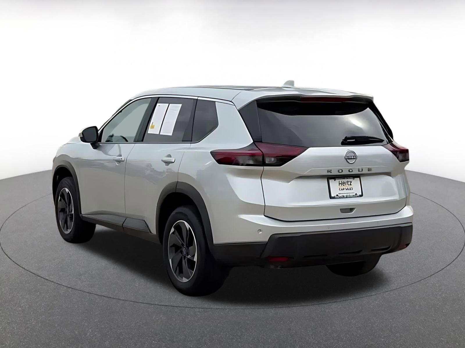 Used 2025 Nissan Rogue SV FWD image 11