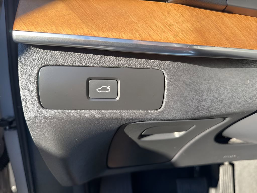 Used 2024 Volvo XC90 B5 Plus AWD/4WD image 28