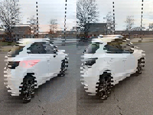 Used 2018 MAZDA MAZDA3 Grand Touring image 13