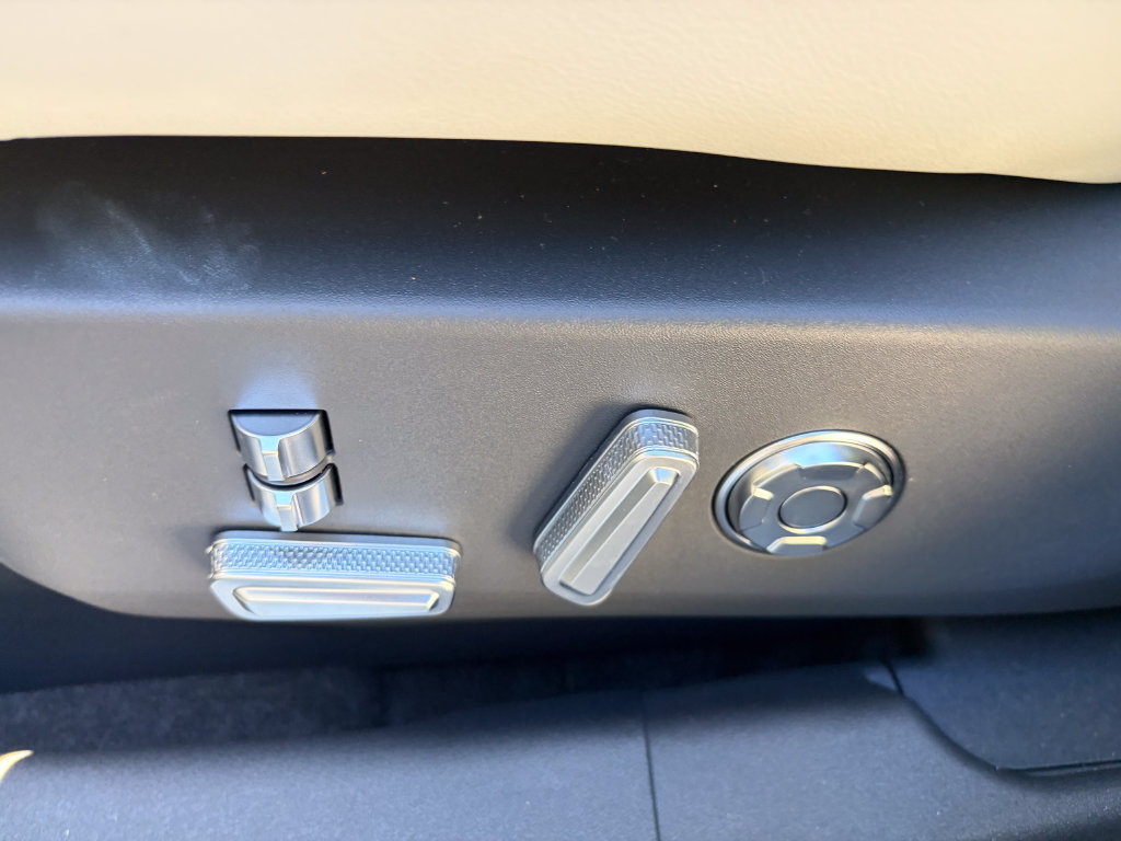 New 2026 Lincoln Nautilus Reserve AWD/4WD image 13