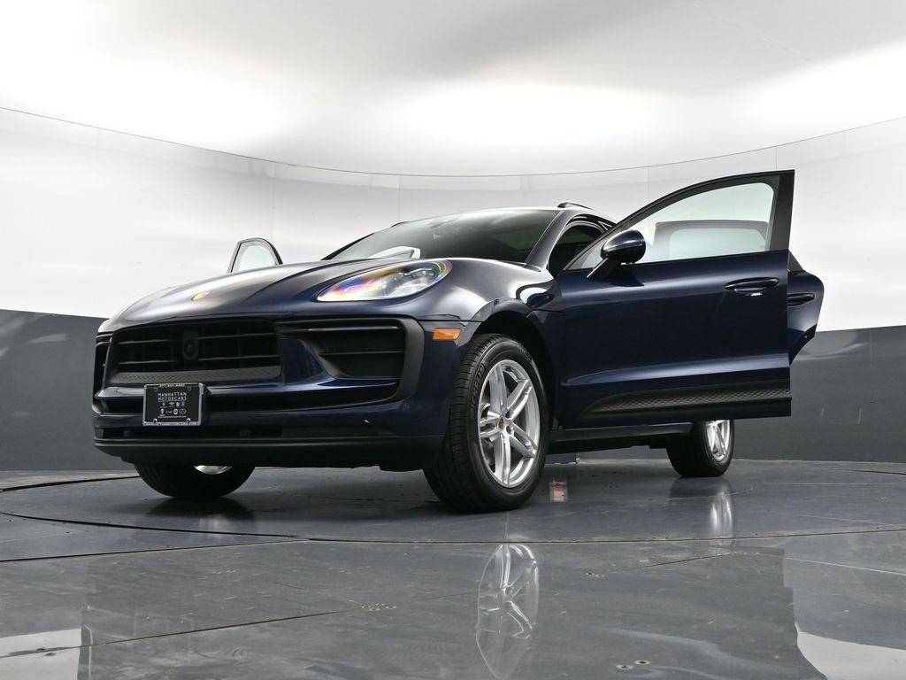 Used 2023 Porsche Macan Turbo AWD/4WD image 38