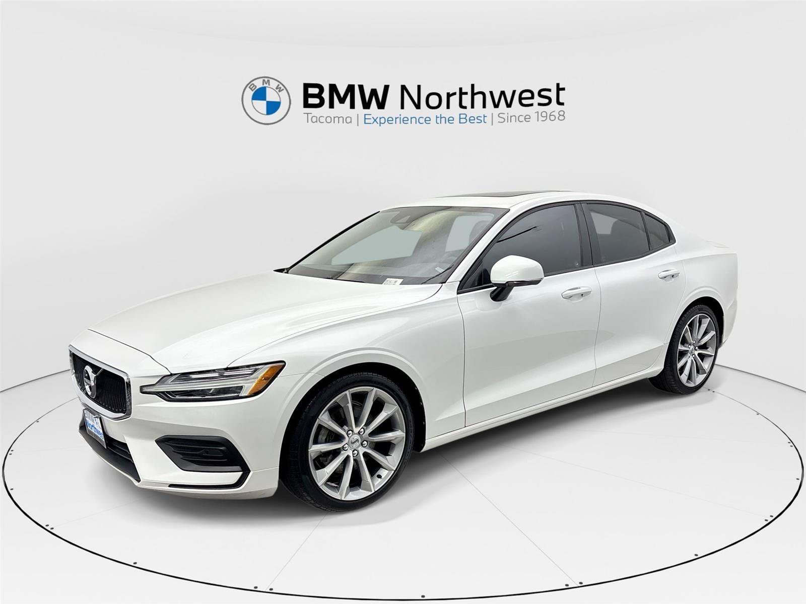 Used 2020 Volvo S60 T5 Momentum FWD image 1